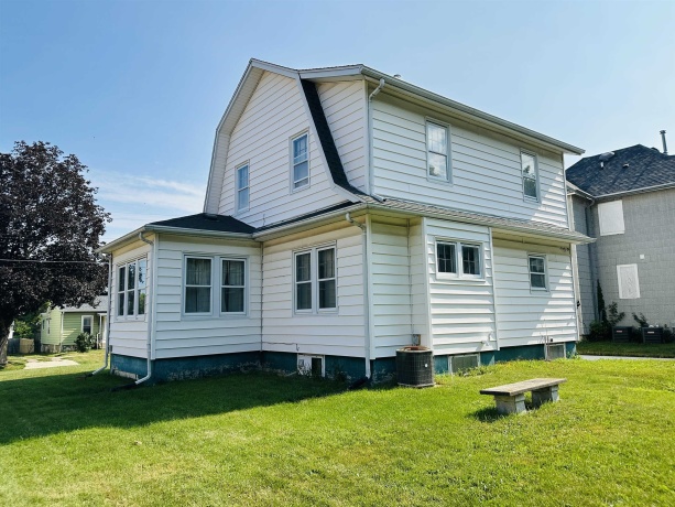 325 Moseley, FREEPORT, Illinois 61032, 3 Bedrooms Bedrooms, ,1 BathroomBathrooms,House,For Sale,Moseley,202604561