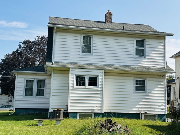 325 Moseley, FREEPORT, Illinois 61032, 3 Bedrooms Bedrooms, ,1 BathroomBathrooms,House,For Sale,Moseley,202604561