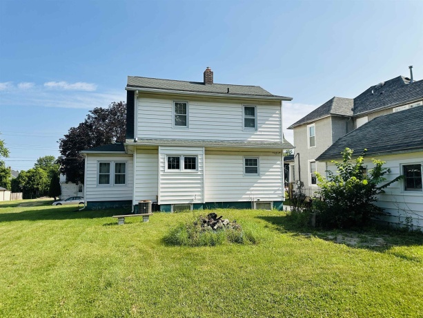 325 Moseley, FREEPORT, Illinois 61032, 3 Bedrooms Bedrooms, ,1 BathroomBathrooms,House,For Sale,Moseley,202604561