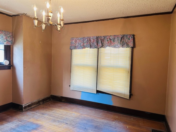 325 Moseley, FREEPORT, Illinois 61032, 3 Bedrooms Bedrooms, ,1 BathroomBathrooms,House,For Sale,Moseley,202604561
