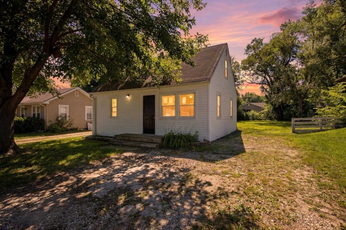 3111 8th, ROCKFORD, Illinois 61109, 2 Bedrooms Bedrooms, ,1 BathroomBathrooms,House,For Sale,8th,202604562