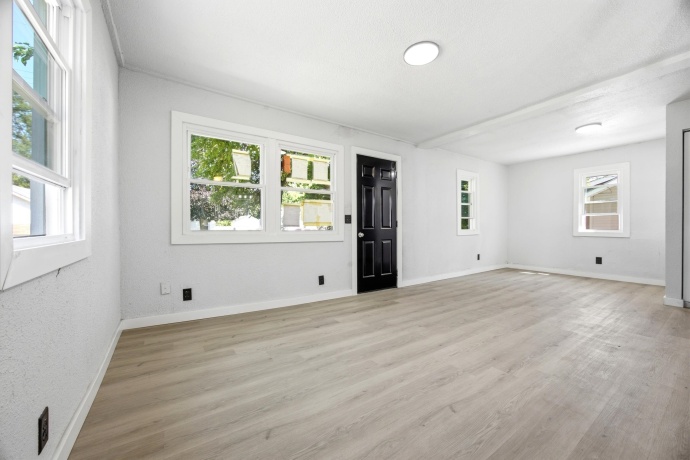 3111 8th, ROCKFORD, Illinois 61109, 2 Bedrooms Bedrooms, ,1 BathroomBathrooms,House,For Sale,8th,202604562