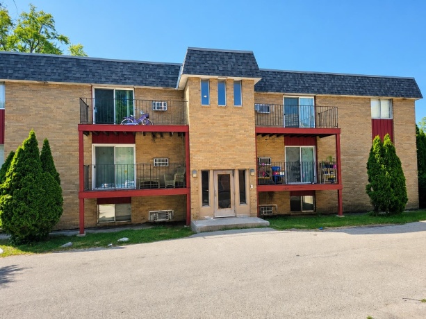 196 Flintridge, ROCKFORD, Illinois 61107, ,5+ Units,For Sale,Flintridge,202604563