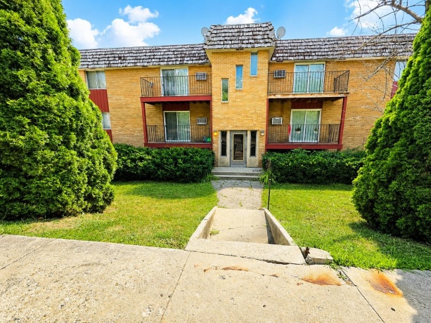 208 Flintridge, ROCKFORD, Illinois 61107, ,5+ Units,For Sale,Flintridge,202604567