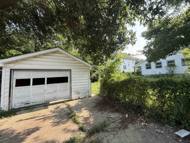 1309 Float, FREEPORT, Illinois 61032, 3 Bedrooms Bedrooms, ,1 BathroomBathrooms,House,For Sale,Float,202604573