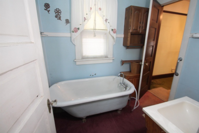 1304 Montague, ROCKFORD, Illinois 61102, 4 Bedrooms Bedrooms, ,2 BathroomsBathrooms,House,For Sale,Montague,202604574