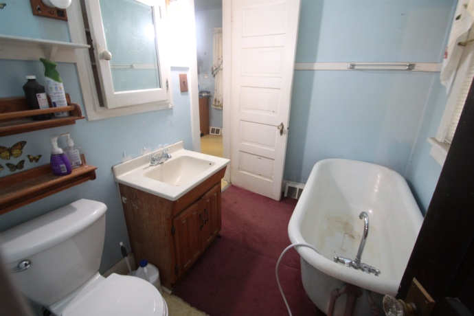 1304 Montague, ROCKFORD, Illinois 61102, 4 Bedrooms Bedrooms, ,2 BathroomsBathrooms,House,For Sale,Montague,202604574