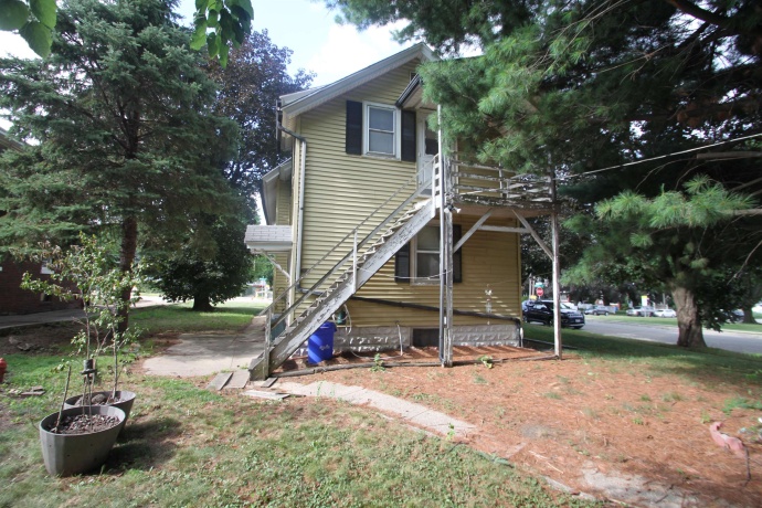 1304 Montague, ROCKFORD, Illinois 61102, 4 Bedrooms Bedrooms, ,2 BathroomsBathrooms,House,For Sale,Montague,202604574
