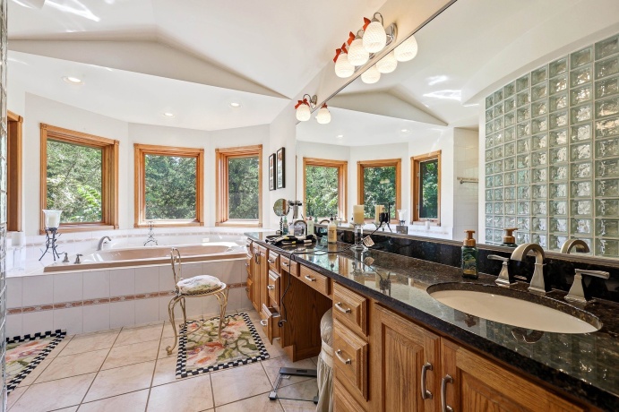 21 Harbor, GALENA, Illinois 61036, 3 Bedrooms Bedrooms, ,3 BathroomsBathrooms,House,For Sale,Harbor,202604580
