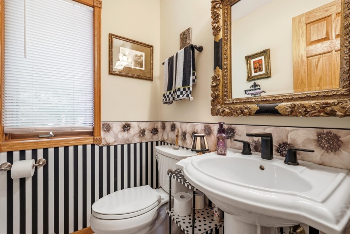 21 Harbor, GALENA, Illinois 61036, 3 Bedrooms Bedrooms, ,3 BathroomsBathrooms,House,For Sale,Harbor,202604580