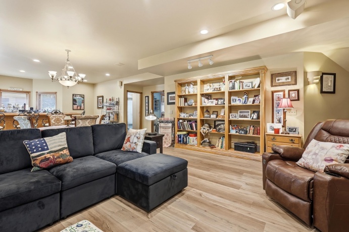 21 Harbor, GALENA, Illinois 61036, 3 Bedrooms Bedrooms, ,3 BathroomsBathrooms,House,For Sale,Harbor,202604580