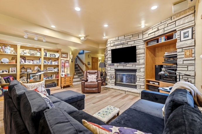 21 Harbor, GALENA, Illinois 61036, 3 Bedrooms Bedrooms, ,3 BathroomsBathrooms,House,For Sale,Harbor,202604580