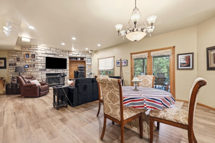 21 Harbor, GALENA, Illinois 61036, 3 Bedrooms Bedrooms, ,3 BathroomsBathrooms,House,For Sale,Harbor,202604580