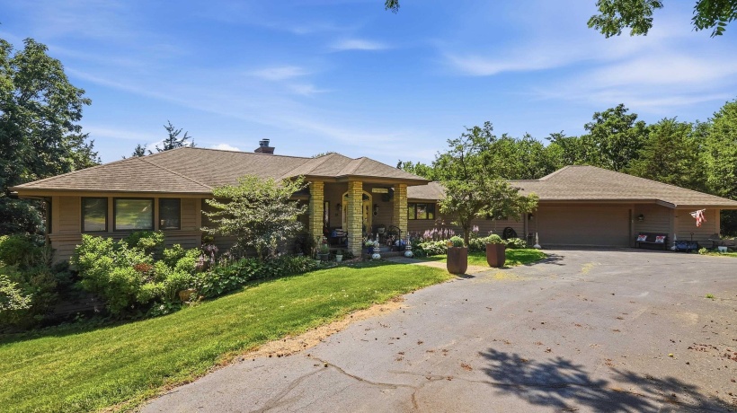 21 Harbor, GALENA, Illinois 61036, 3 Bedrooms Bedrooms, ,3 BathroomsBathrooms,House,For Sale,Harbor,202604580