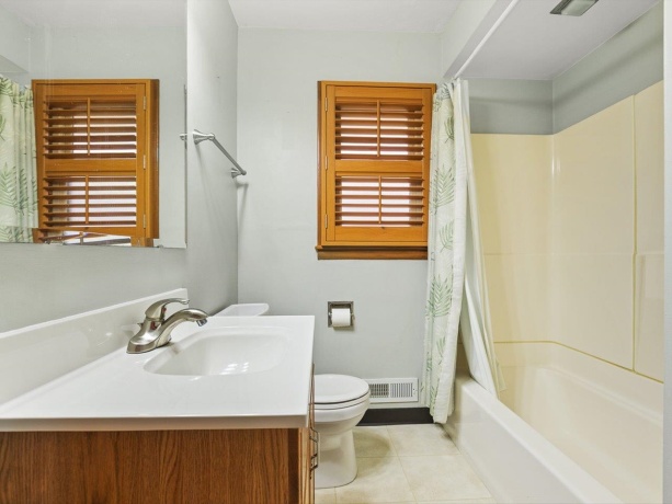 3816 Beach St, ROCKFORD, Illinois 61108, 3 Bedrooms Bedrooms, ,1 BathroomBathrooms,House,For Sale,Beach St,202604581