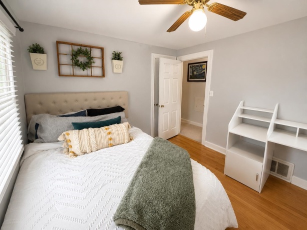 325 Oak Knolls, ROCKFORD, Illinois 61107, 3 Bedrooms Bedrooms, ,2 BathroomsBathrooms,House,For Sale,Oak Knolls,202604582