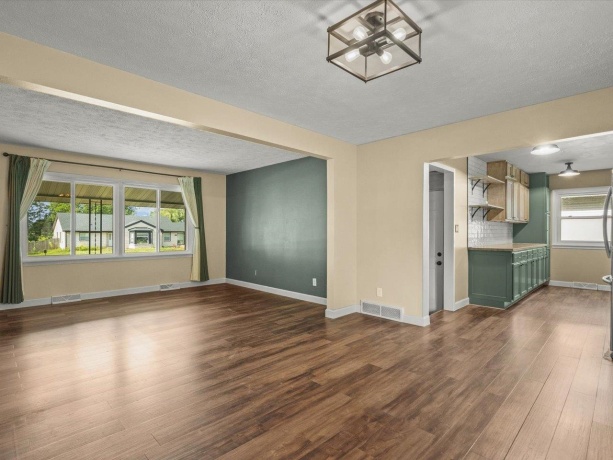 212 North, DURAND, Illinois 61024, 2 Bedrooms Bedrooms, ,2 BathroomsBathrooms,House,For Sale,North,202604585