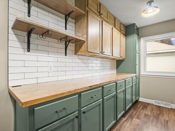 212 North, DURAND, Illinois 61024, 2 Bedrooms Bedrooms, ,2 BathroomsBathrooms,House,For Sale,North,202604585