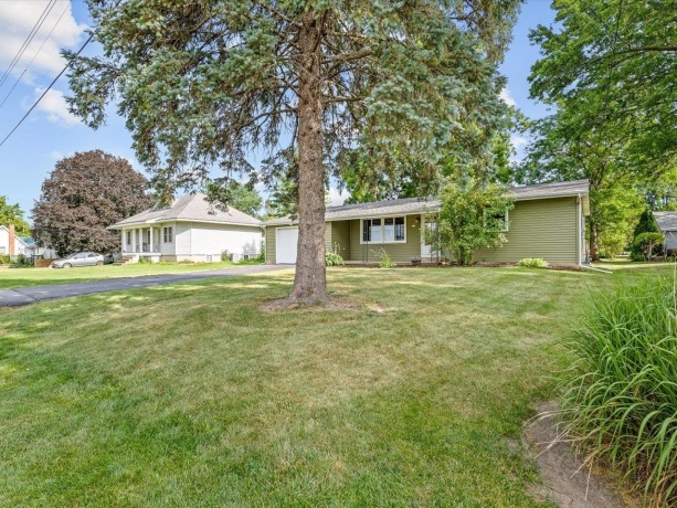 212 North, DURAND, Illinois 61024, 2 Bedrooms Bedrooms, ,2 BathroomsBathrooms,House,For Sale,North,202604585