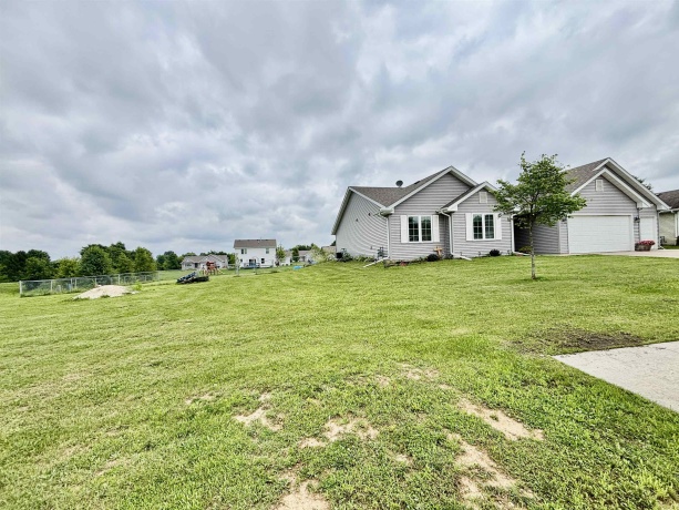 205 Sundance, CAPRON, Illinois 61012, 3 Bedrooms Bedrooms, ,2 BathroomsBathrooms,House,For Sale,Sundance,202604093