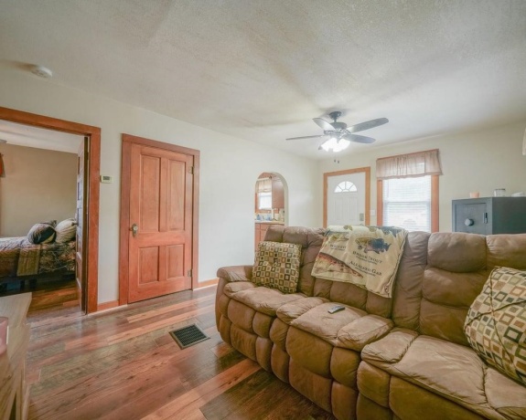 204 Elkhorn, POLO, Illinois 61064, 1 Bedroom Bedrooms, ,1 BathroomBathrooms,House,For Sale,Elkhorn,202604596