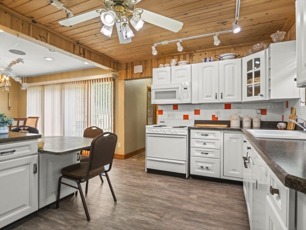 520 Division, PECATONICA, Illinois 61063, 2 Bedrooms Bedrooms, ,3 BathroomsBathrooms,House,For Sale,Division,202604286