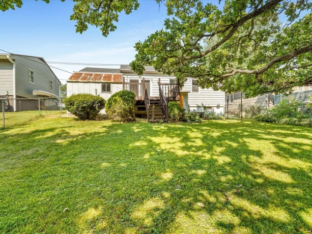 133 Park, FREEPORT, Illinois 61032, 2 Bedrooms Bedrooms, ,1 BathroomBathrooms,House,For Sale,Park,202604601