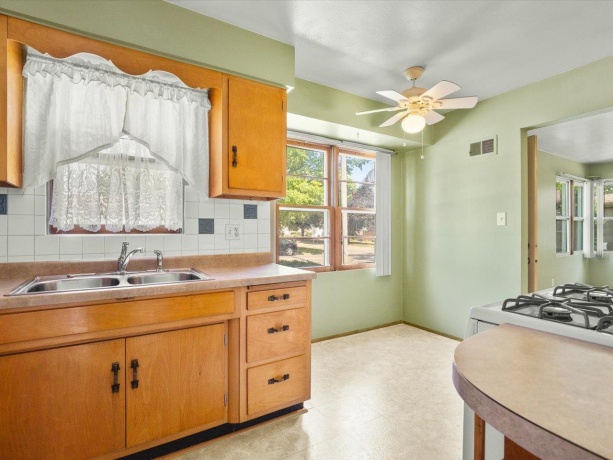 133 Park, FREEPORT, Illinois 61032, 2 Bedrooms Bedrooms, ,1 BathroomBathrooms,House,For Sale,Park,202604601