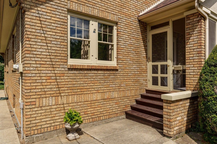 626 SMITH, ROCKFORD, Illinois 61107, 2 Bedrooms Bedrooms, ,1 BathroomBathrooms,House,For Sale,SMITH,202604611