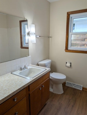 1324 Empire, FREEPORT, Illinois 61032, 3 Bedrooms Bedrooms, ,1 BathroomBathrooms,House,For Sale,Empire,202604612