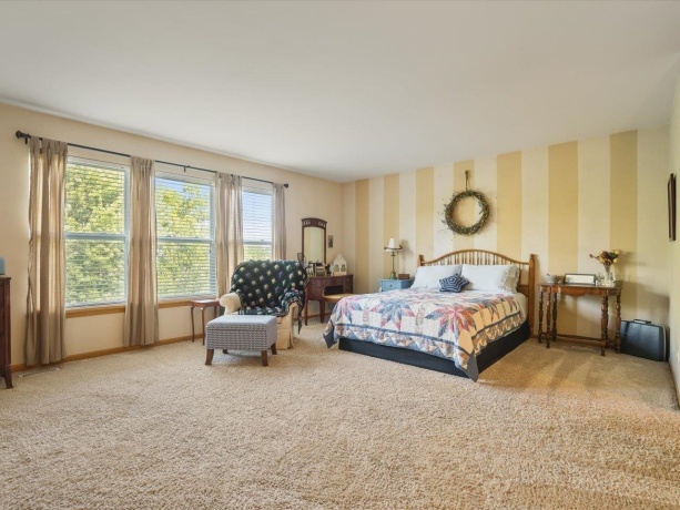 305 Greenbriar, POPLAR GROVE, Illinois 61065, 4 Bedrooms Bedrooms, ,2 BathroomsBathrooms,House,For Sale,Greenbriar,202604625
