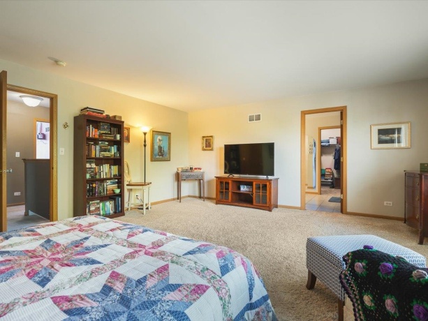 305 Greenbriar, POPLAR GROVE, Illinois 61065, 4 Bedrooms Bedrooms, ,2 BathroomsBathrooms,House,For Sale,Greenbriar,202604625