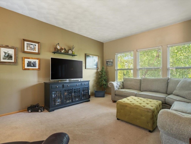 305 Greenbriar, POPLAR GROVE, Illinois 61065, 4 Bedrooms Bedrooms, ,2 BathroomsBathrooms,House,For Sale,Greenbriar,202604625