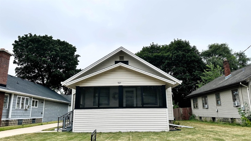 1621 Latham, ROCKFORD, Illinois 61103, 2 Bedrooms Bedrooms, ,1 BathroomBathrooms,House,For Sale,Latham,202604626
