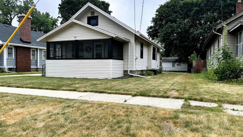 1621 Latham, ROCKFORD, Illinois 61103, 2 Bedrooms Bedrooms, ,1 BathroomBathrooms,House,For Sale,Latham,202604626