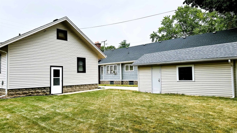 1621 Latham, ROCKFORD, Illinois 61103, 2 Bedrooms Bedrooms, ,1 BathroomBathrooms,House,For Sale,Latham,202604626