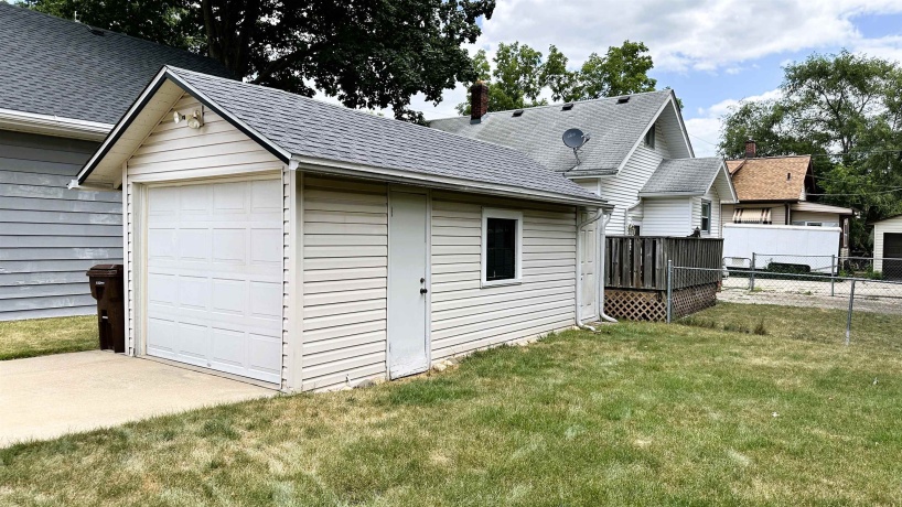 1621 Latham, ROCKFORD, Illinois 61103, 2 Bedrooms Bedrooms, ,1 BathroomBathrooms,House,For Sale,Latham,202604626