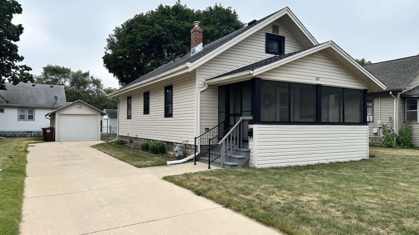 1621 Latham, ROCKFORD, Illinois 61103, 2 Bedrooms Bedrooms, ,1 BathroomBathrooms,House,For Sale,Latham,202604626