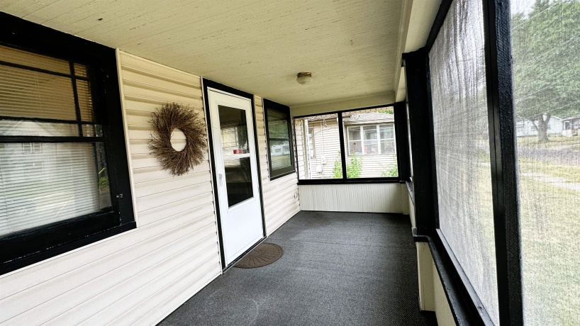 1621 Latham, ROCKFORD, Illinois 61103, 2 Bedrooms Bedrooms, ,1 BathroomBathrooms,House,For Sale,Latham,202604626