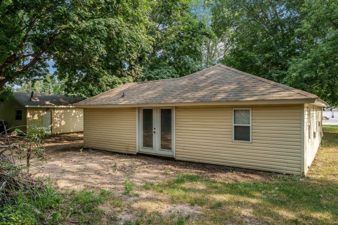 2010 New Milford School, ROCKFORD, Illinois 61109, 3 Bedrooms Bedrooms, ,1 BathroomBathrooms,House,For Sale,New Milford School,202604628