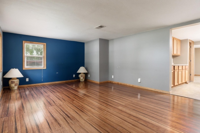 2010 New Milford School, ROCKFORD, Illinois 61109, 3 Bedrooms Bedrooms, ,1 BathroomBathrooms,House,For Sale,New Milford School,202604628