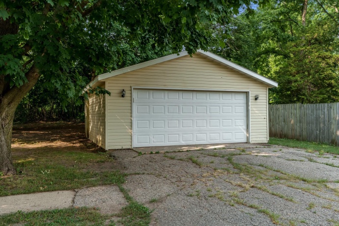 2010 New Milford School, ROCKFORD, Illinois 61109, 3 Bedrooms Bedrooms, ,1 BathroomBathrooms,House,For Sale,New Milford School,202604628