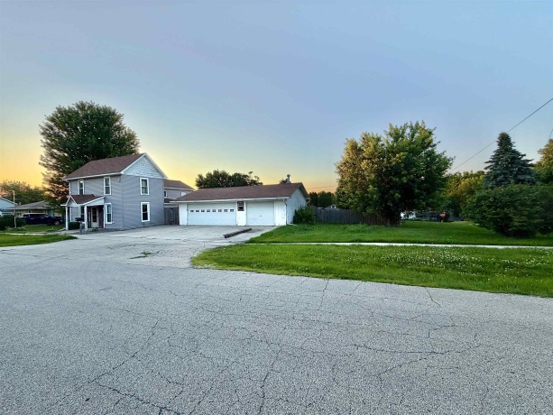 208 Broad, MOUNT CARROLL, Illinois 61053, 3 Bedrooms Bedrooms, ,2 BathroomsBathrooms,House,For Sale,Broad,202603771