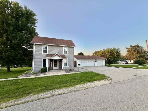 208 Broad, MOUNT CARROLL, Illinois 61053, 3 Bedrooms Bedrooms, ,2 BathroomsBathrooms,House,For Sale,Broad,202603771