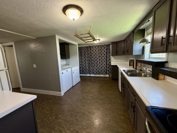 208 Broad, MOUNT CARROLL, Illinois 61053, 3 Bedrooms Bedrooms, ,2 BathroomsBathrooms,House,For Sale,Broad,202603771
