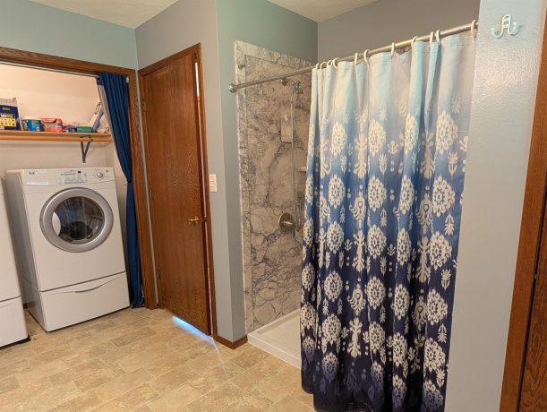204 Hickory, LENA, Illinois 61048, 2 Bedrooms Bedrooms, ,2 BathroomsBathrooms,House,For Sale,Hickory,202604637