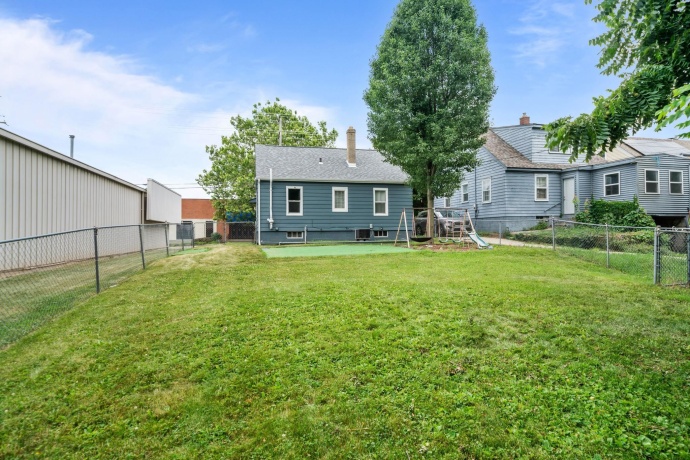 815 20th, ROCKFORD, Illinois 61104, 2 Bedrooms Bedrooms, ,1 BathroomBathrooms,House,For Sale,20th,202604641