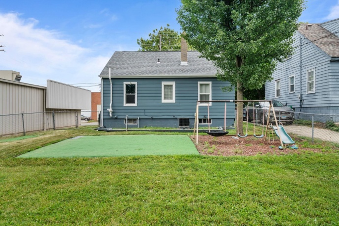 815 20th, ROCKFORD, Illinois 61104, 2 Bedrooms Bedrooms, ,1 BathroomBathrooms,House,For Sale,20th,202604641