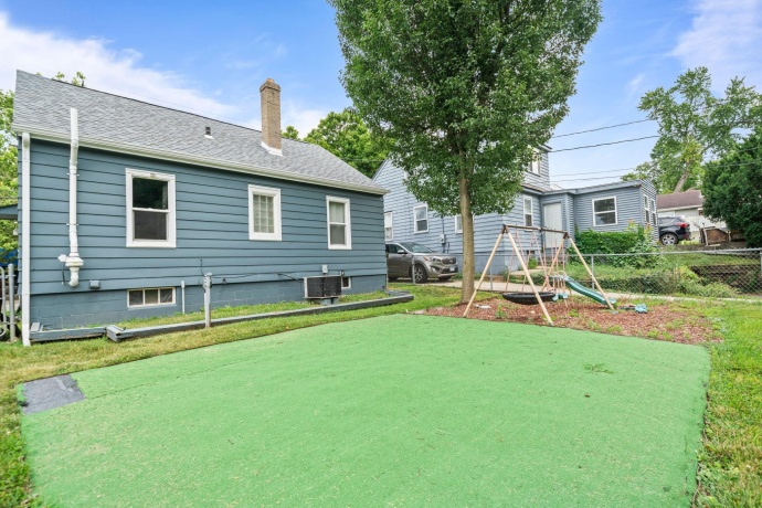 815 20th, ROCKFORD, Illinois 61104, 2 Bedrooms Bedrooms, ,1 BathroomBathrooms,House,For Sale,20th,202604641