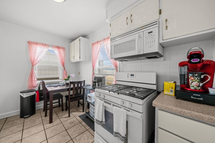 815 20th, ROCKFORD, Illinois 61104, 2 Bedrooms Bedrooms, ,1 BathroomBathrooms,House,For Sale,20th,202604641